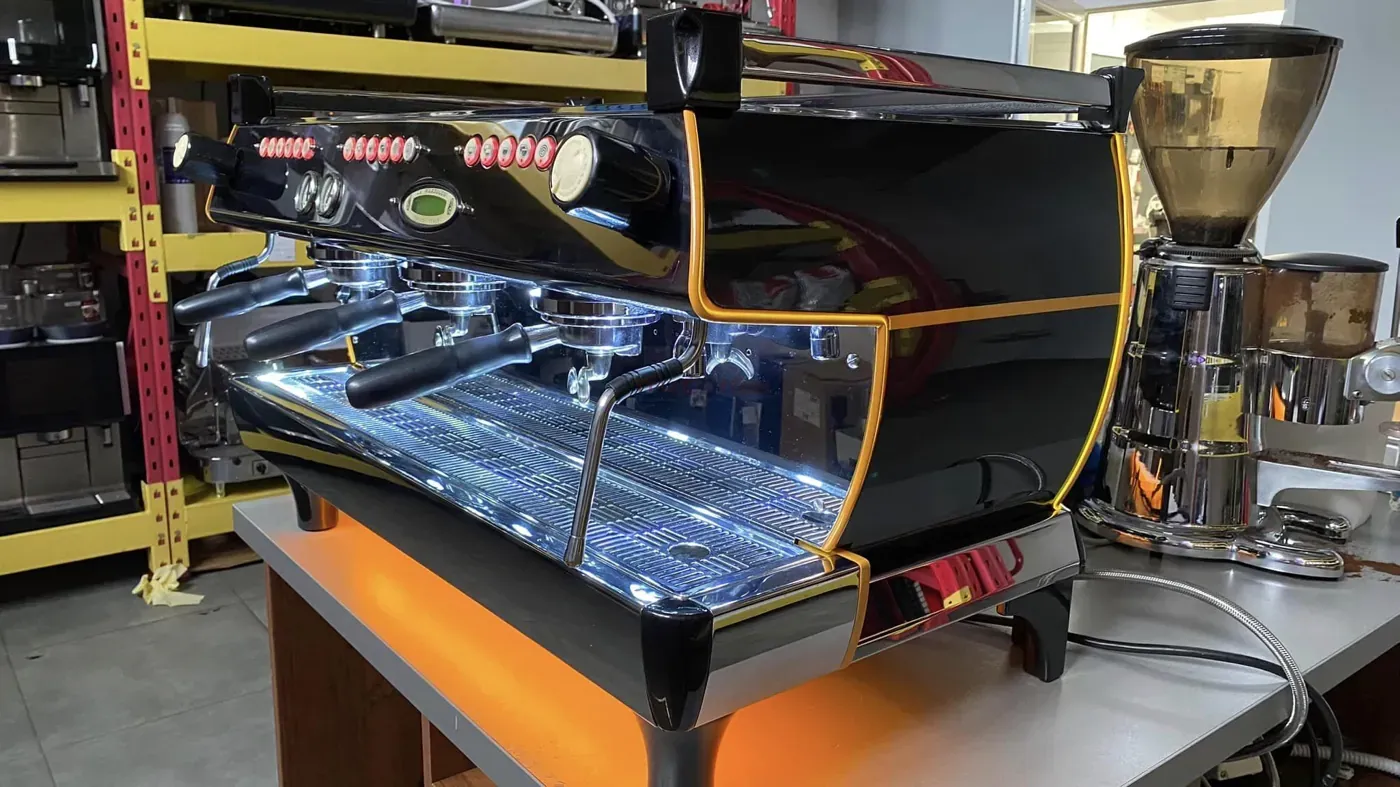 La Marzocco GB5 3 grupy - Kolbowy ekspres do kawy - Thumbnail 5