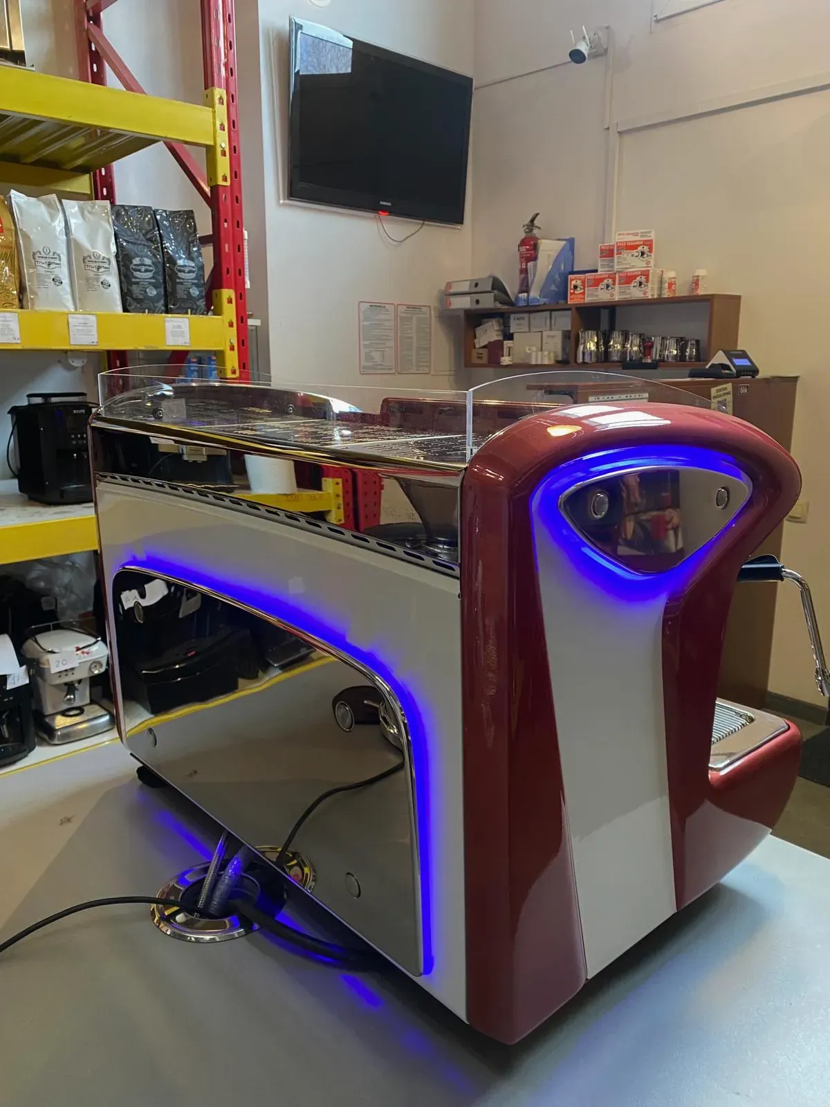 FAEMA Emblema 2 grupy - Kolbowy ekspres do kawy czerwony - Thumbnail 3