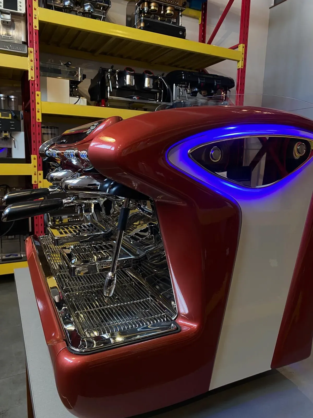 FAEMA Emblema 2 grupy - Kolbowy ekspres do kawy czerwony - Thumbnail 4