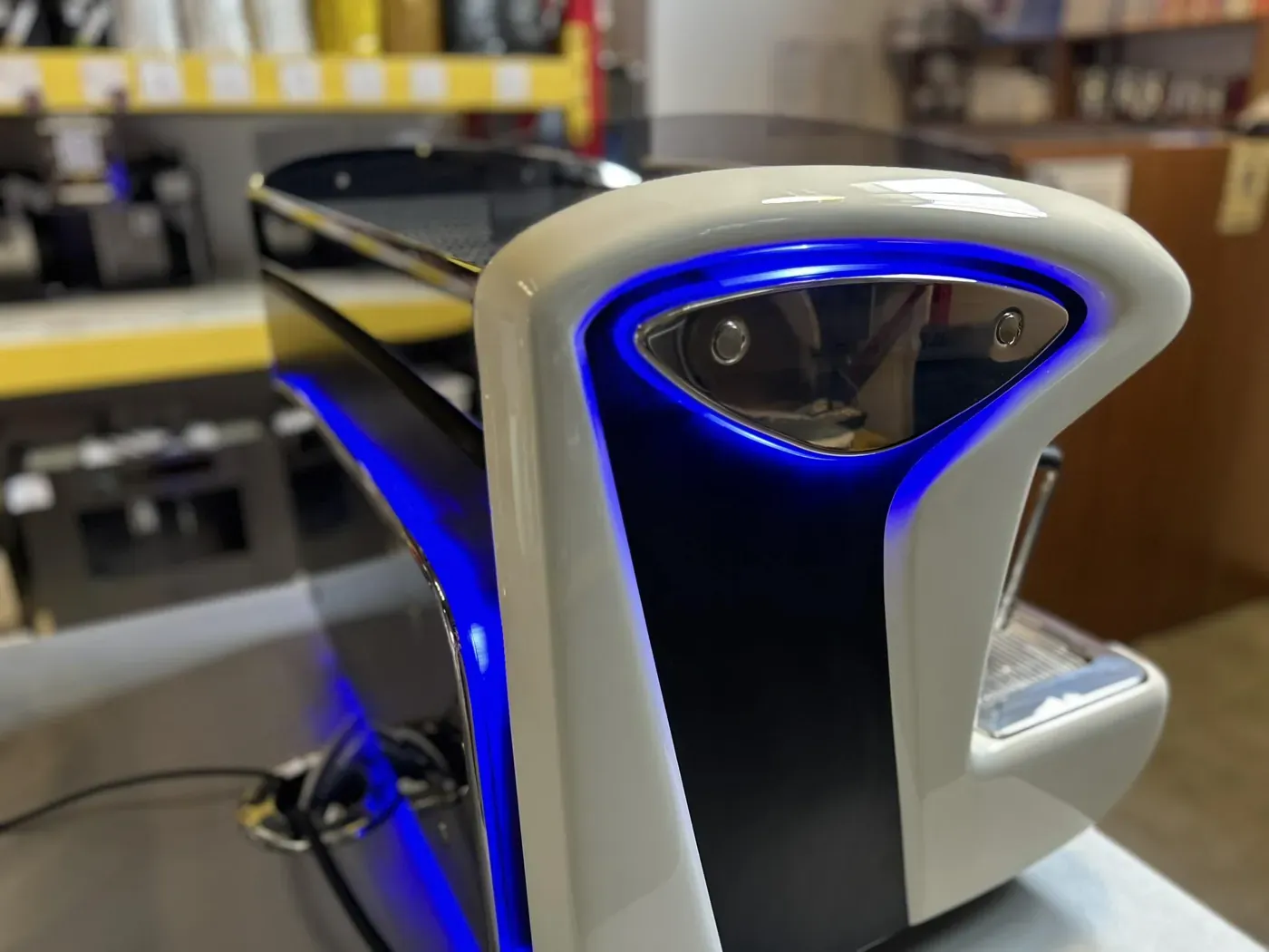 FAEMA Emblema 2 grupy - Kolbowy ekspres do kawy biało-niebieski - Thumbnail 3