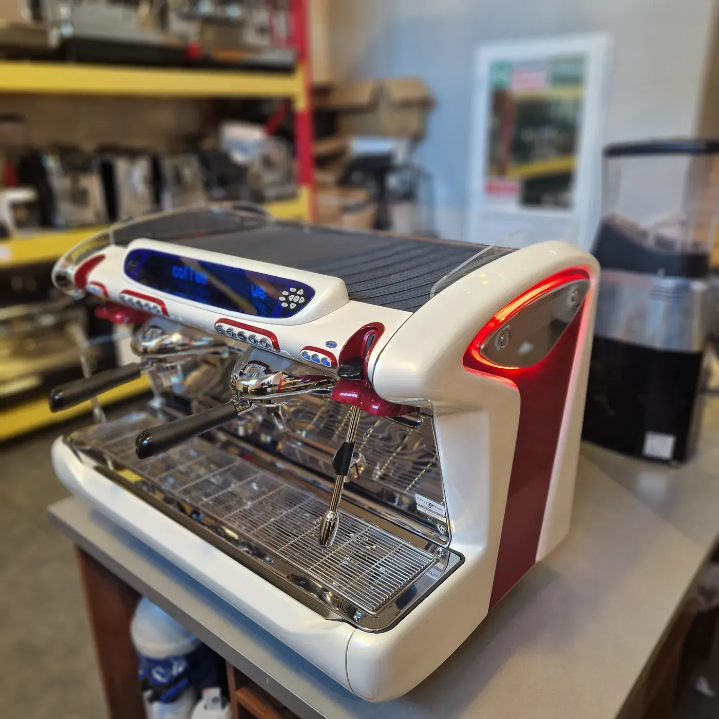 FAEMA Emblema 2 grupy - Kolbowy ekspres do kawy biały - Thumbnail 5