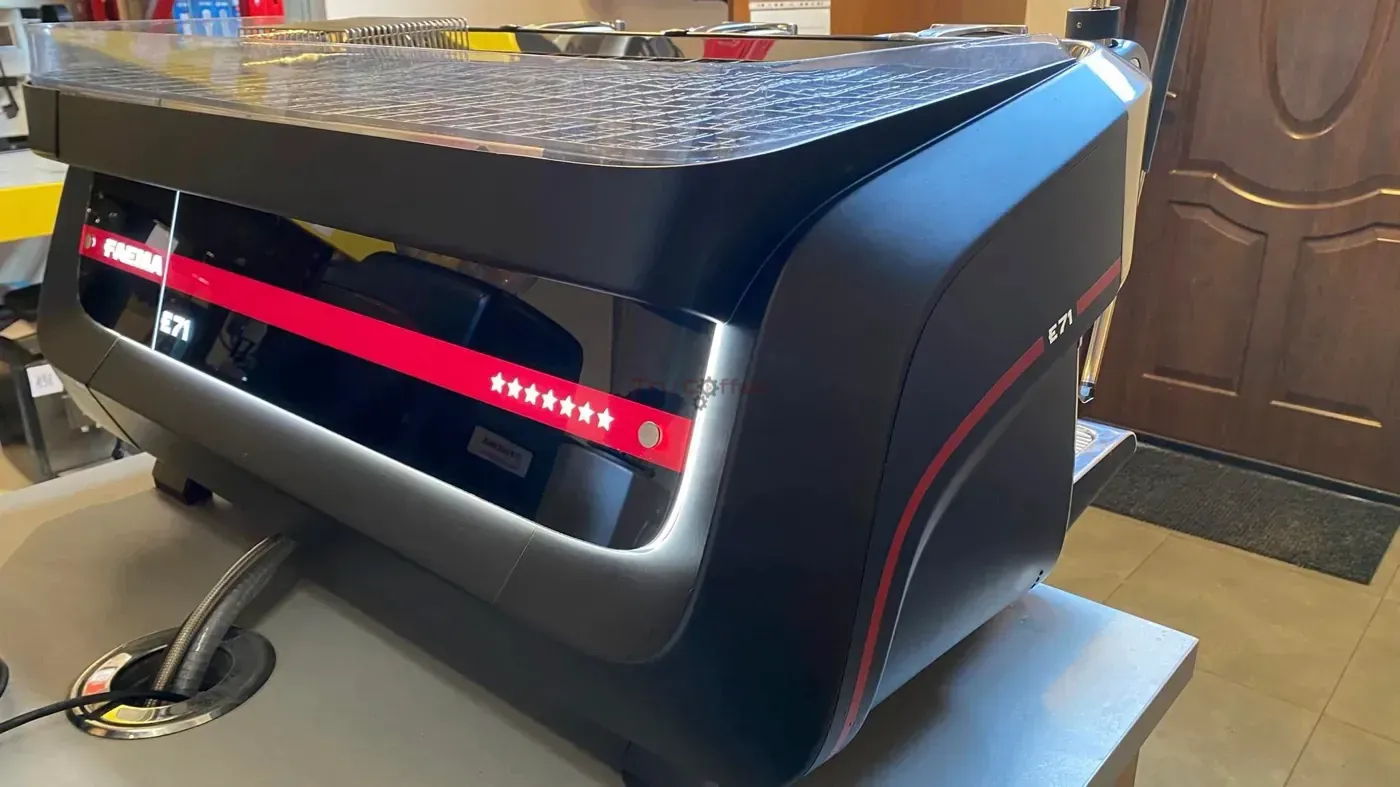 FAEMA E71 3 grupy - Kolbowy ekspres do kawy - Thumbnail 4