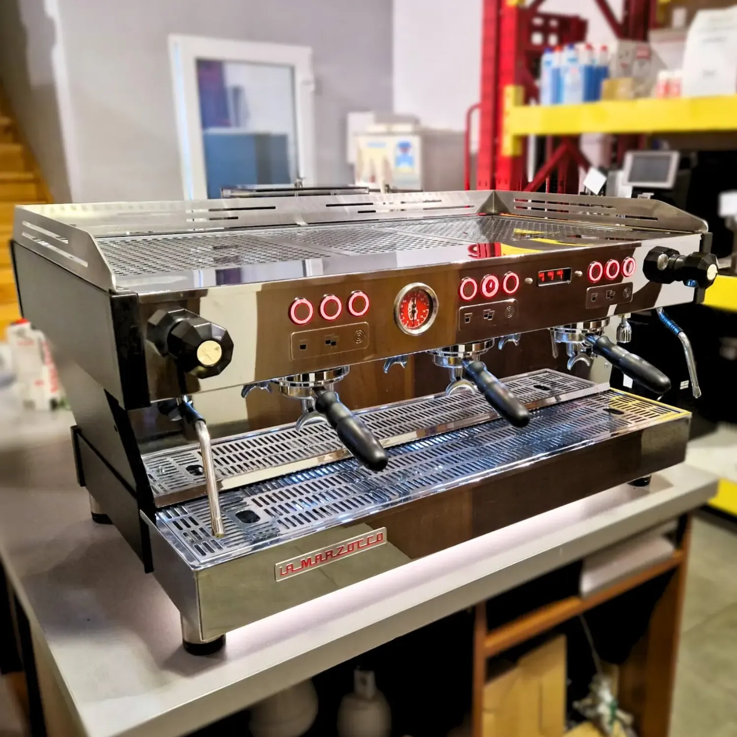 La Marzocco Linea PB 3 grupy – Profesjonalny włoski ekspres kolbowy premium - Thumbnail 3