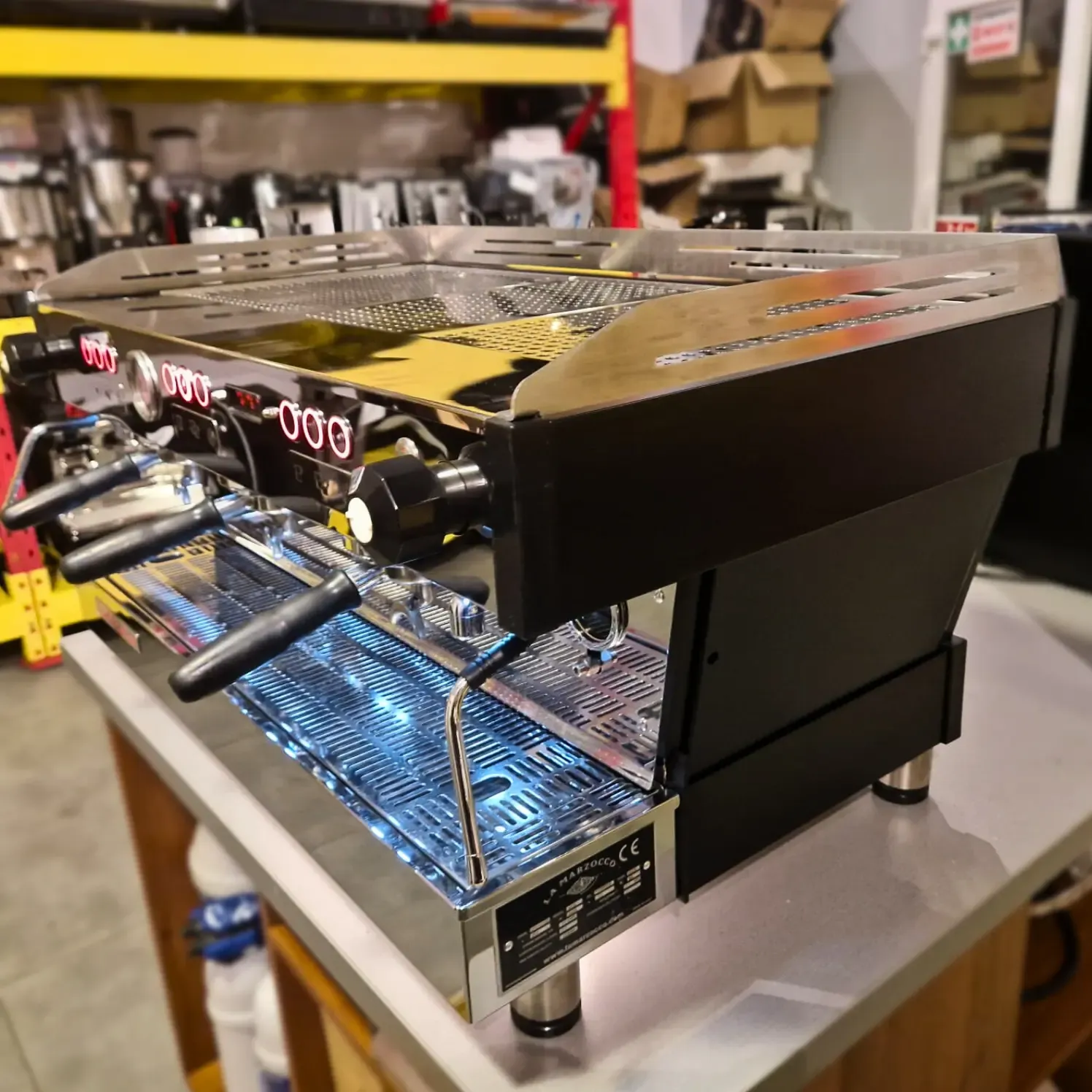 La Marzocco Linea PB 3 grupy – Profesjonalny włoski ekspres kolbowy premium - Thumbnail 2