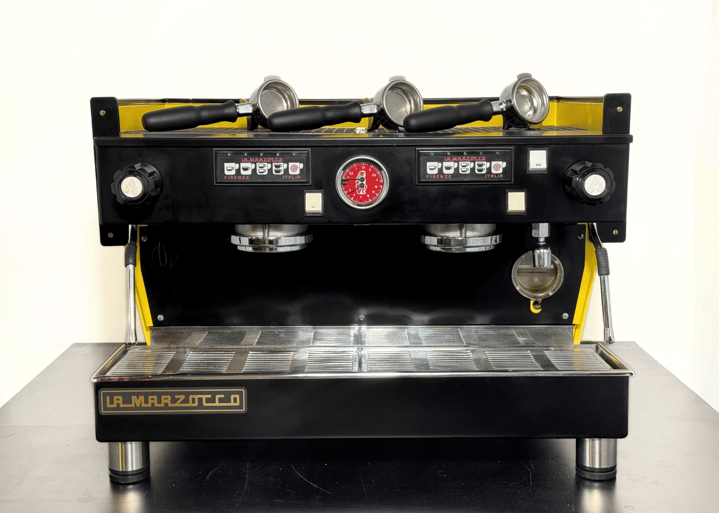 La Marzocco Linea Bee 2 grupy - Kultowy włoski kolbowy ekspres do kawy