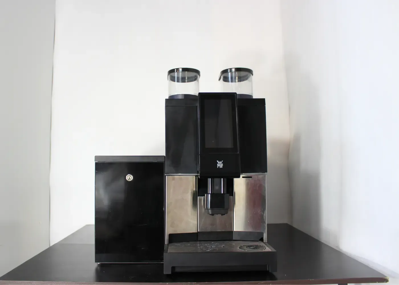 WMF 1300S - Automatyczny ekspres do kawy z lodówką