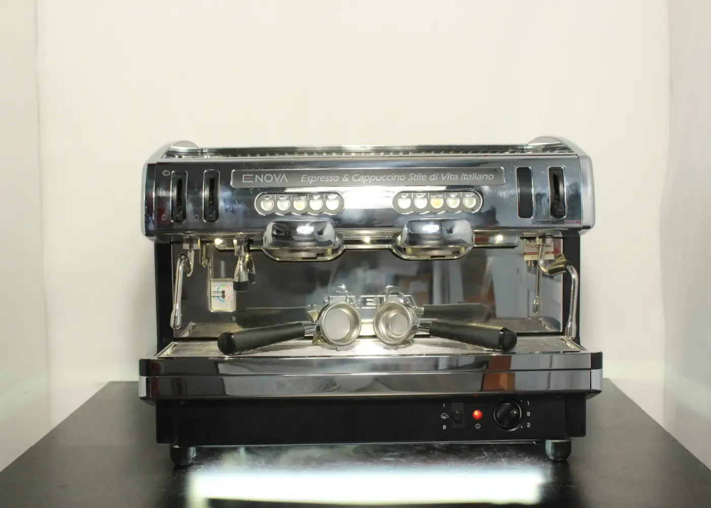 FAEMA Enova 2 grupy - Ekspres do kawy srebrny