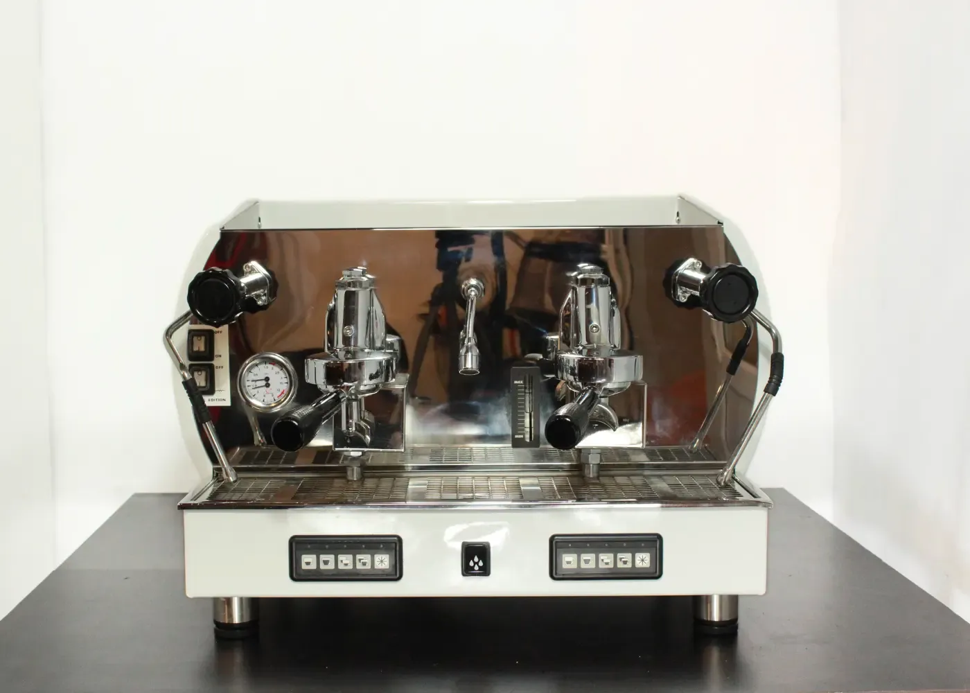 La Nuova Era Altea 2 grupy - Kolbowy ekspres do kawy