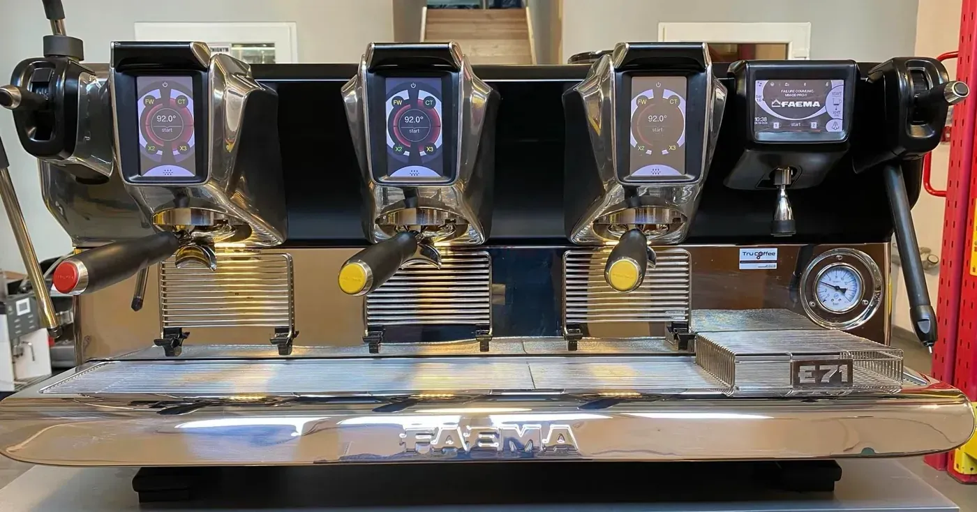 FAEMA E71 3 grupy - Kolbowy ekspres do kawy