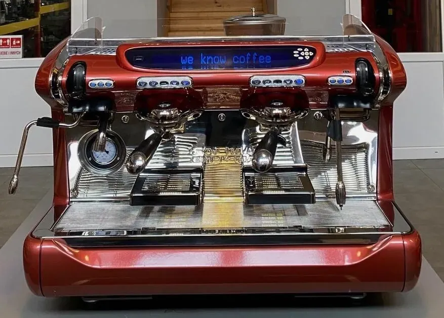 FAEMA Emblema 2 grupy - Kolbowy ekspres do kawy czerwony