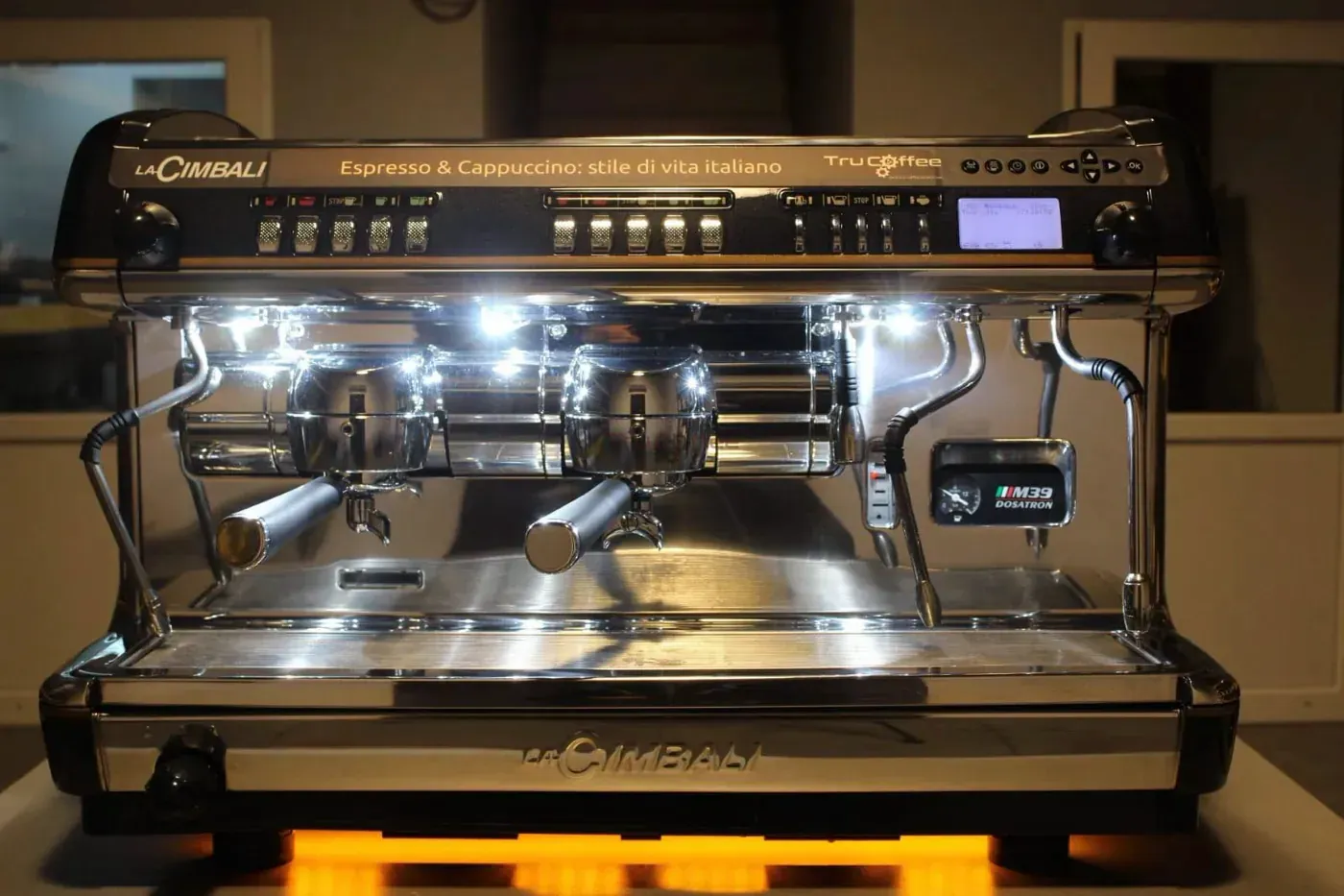 La Cimbali M39 Dosatron 2 grupy - Kolbowy ekspres do kawy czarny