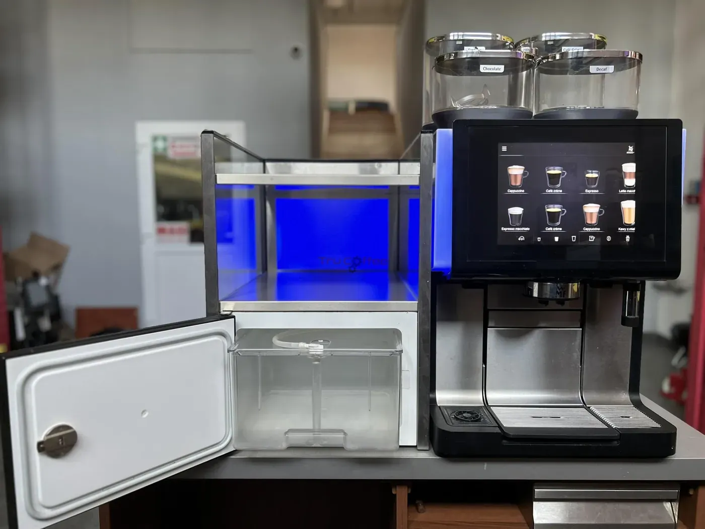 WMF 9000S - Automatyczny ekspres do kawy z lodówką i podgrzewaczem
