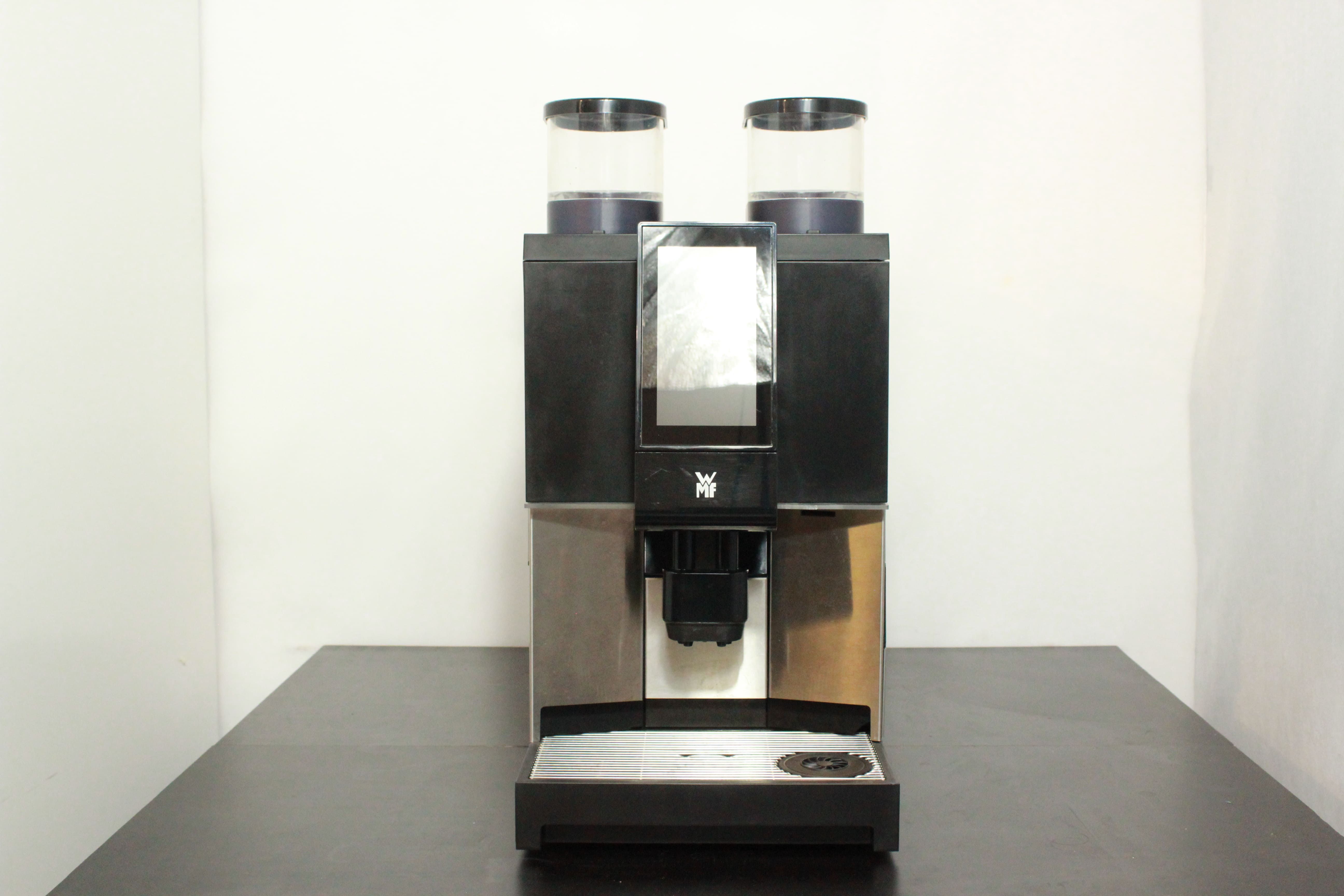 WMF 1100S - Automatyczny ekspres do kawy