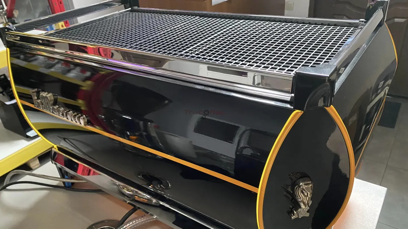La Marzocco GB5 3 grupy - Kolbowy ekspres do kawy - View 3