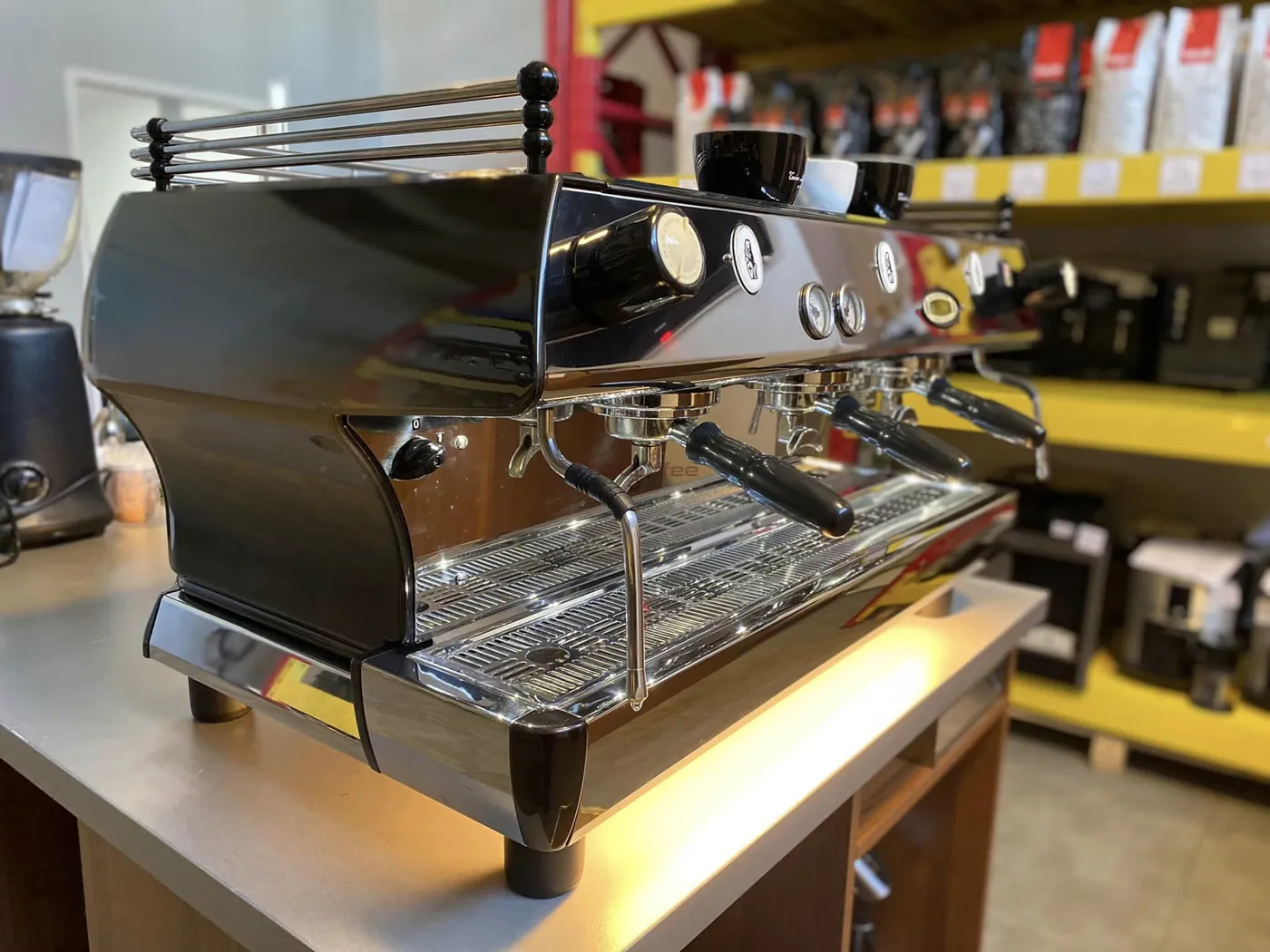 La Marzocco GB5 Manual 3 grupy - Kolbowy ekspres do Kawy - View 1