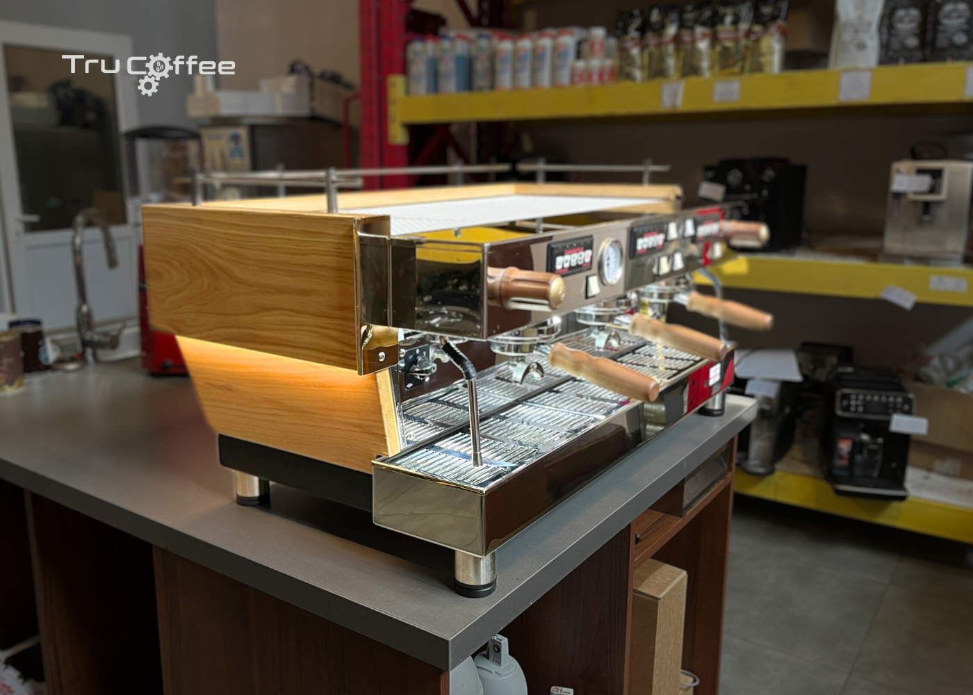 La Marzocco Linea 3 grupy Wood Style - Kolbowy ekspres do kawy - View 1