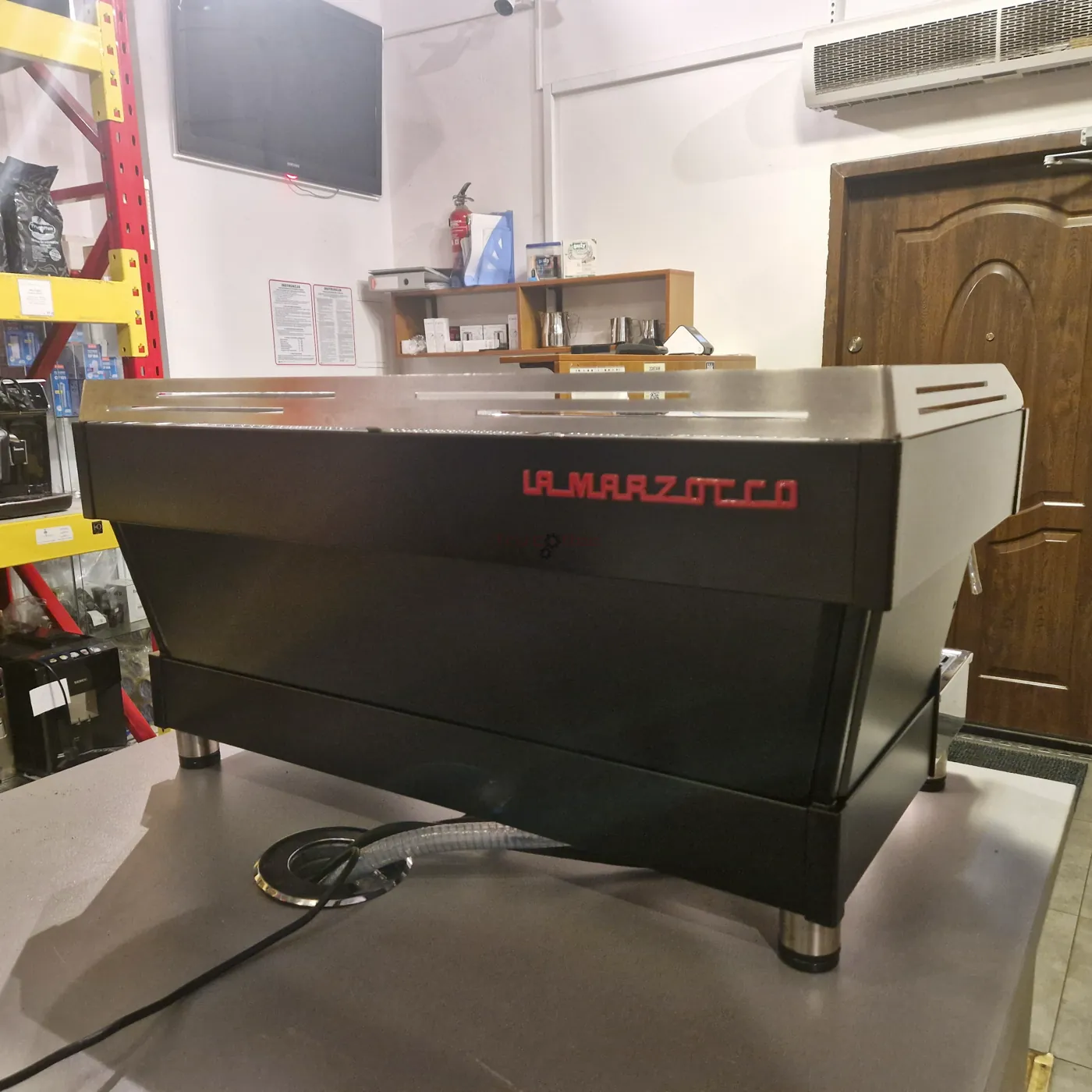 La Marzocco Linea PB 3 grupy - Kolbowy ekspres do kawy - View 1
