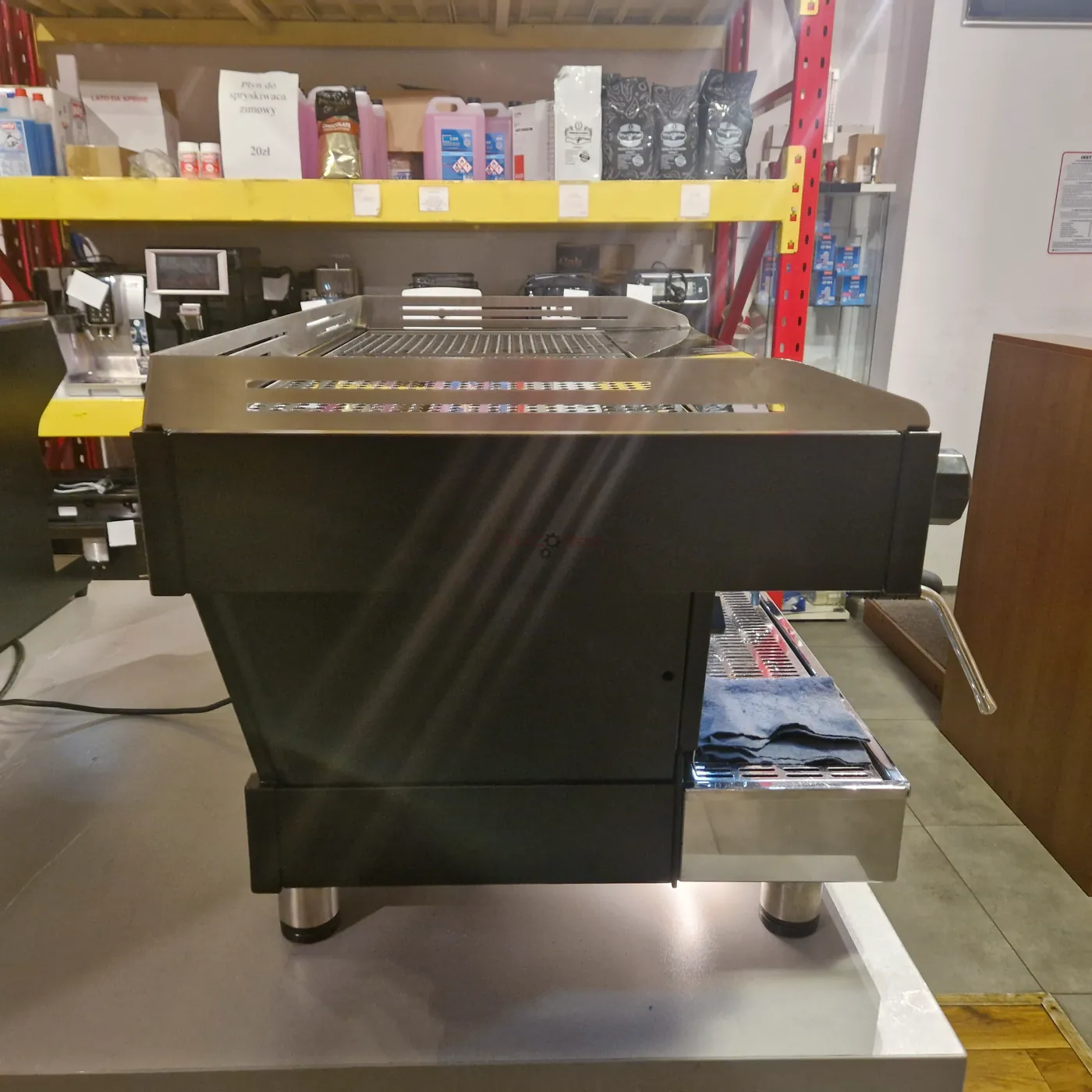 La Marzocco Linea PB 3 grupy - Kolbowy ekspres do kawy - View 2