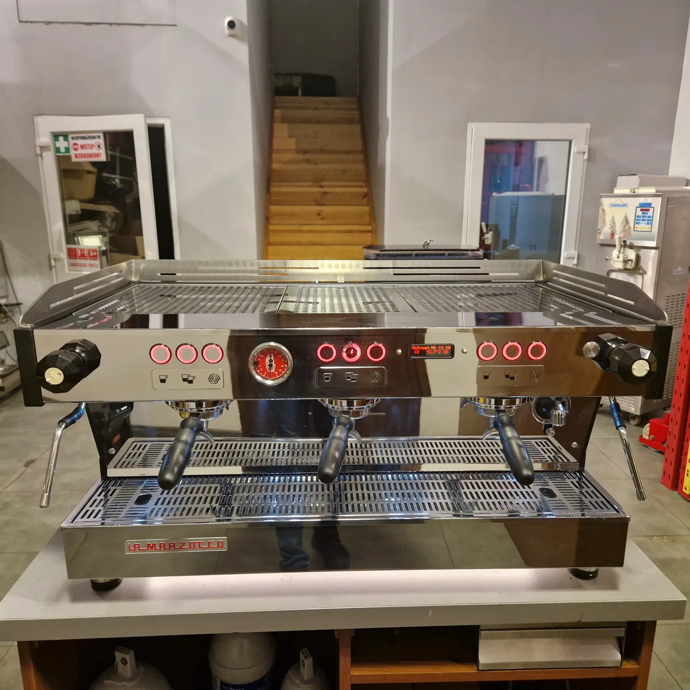 La Marzocco Linea PB 3 grupy - Kolbowy ekspres do kawy thumbnail 5