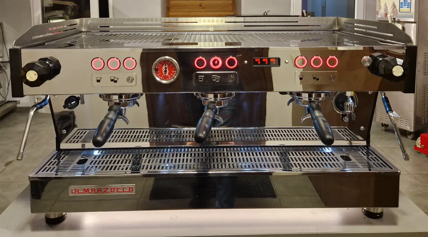 La Marzocco Linea PB 3 grupy - Kolbowy ekspres do kawy