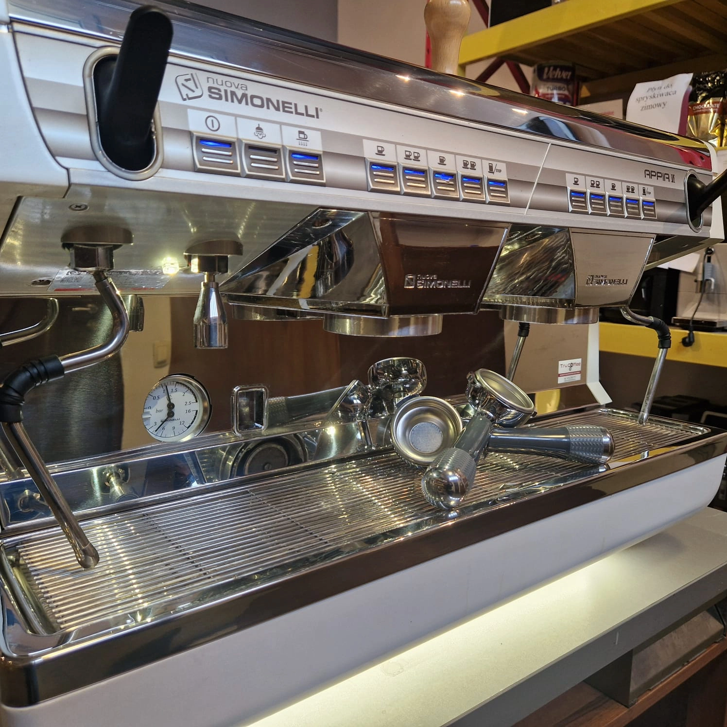 Nuova Simonelli Apia Life 2 grupy Tall Cup - Kolbowy ekspres do kawy - View 3