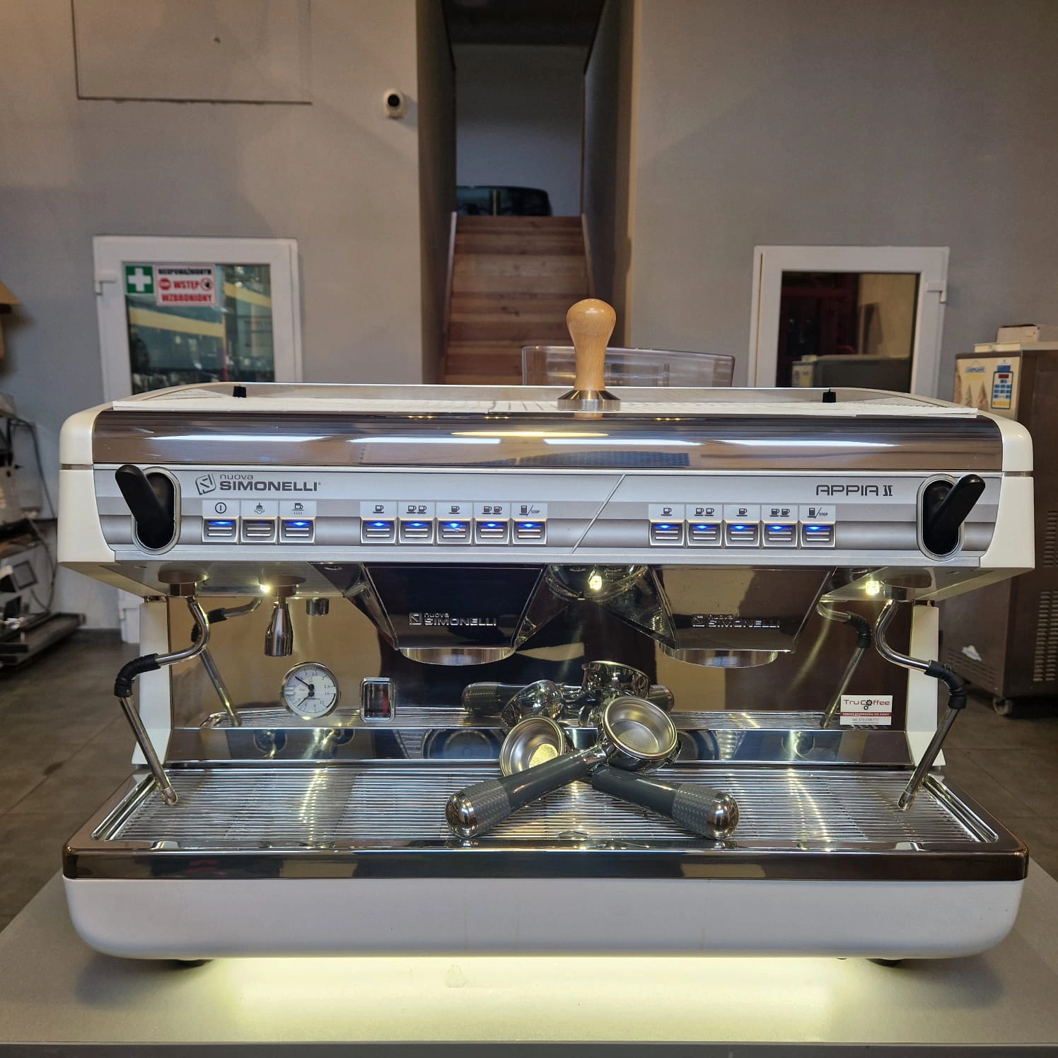 Nuova Simonelli Apia Life 2 grupy Tall Cup - Kolbowy ekspres do kawy